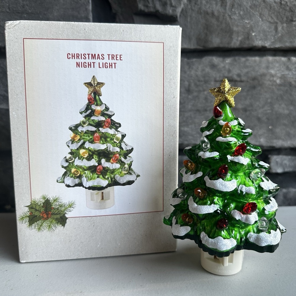 Cracker Barrel Vintage Style Holiday Christmas Tree Plug-In Night Light - WORKS!